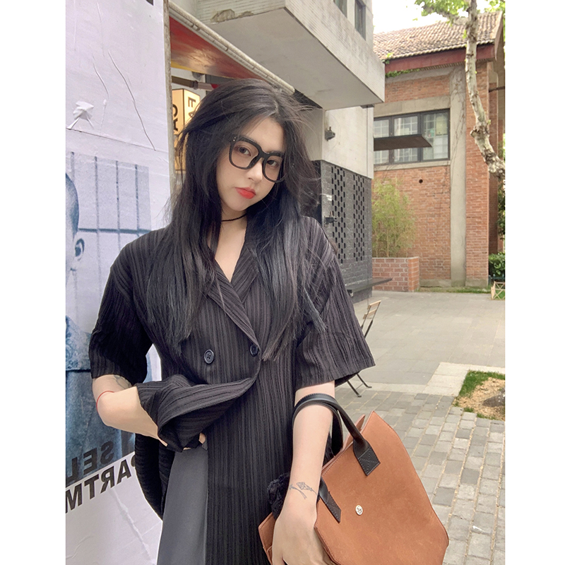 Real price 2022 new loose short sleeve shirt thin design sense of minority suit V-neck shirt women