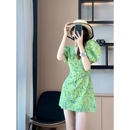 Summer  new design sense of minority French bubble sleeve tea break broken flower small fresh green dress women