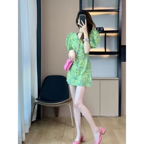 Summer  new design sense of minority French bubble sleeve tea break broken flower small fresh green dress women