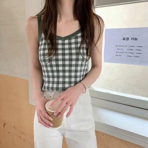 Plaid suspender vest women's inner layer 2022 summer new design sense of minority V-neck blouse women's outer layer