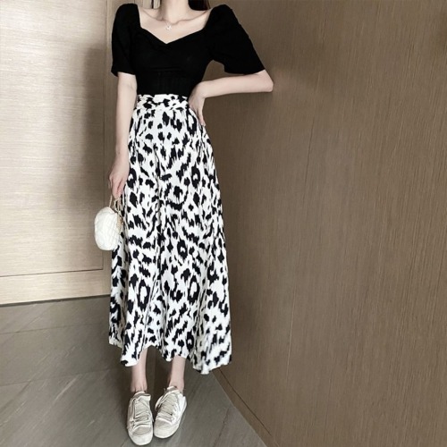 2022 new net red slim celebrity professional fried Street floral skirt suit women's summer foreign style age reduction two-piece set