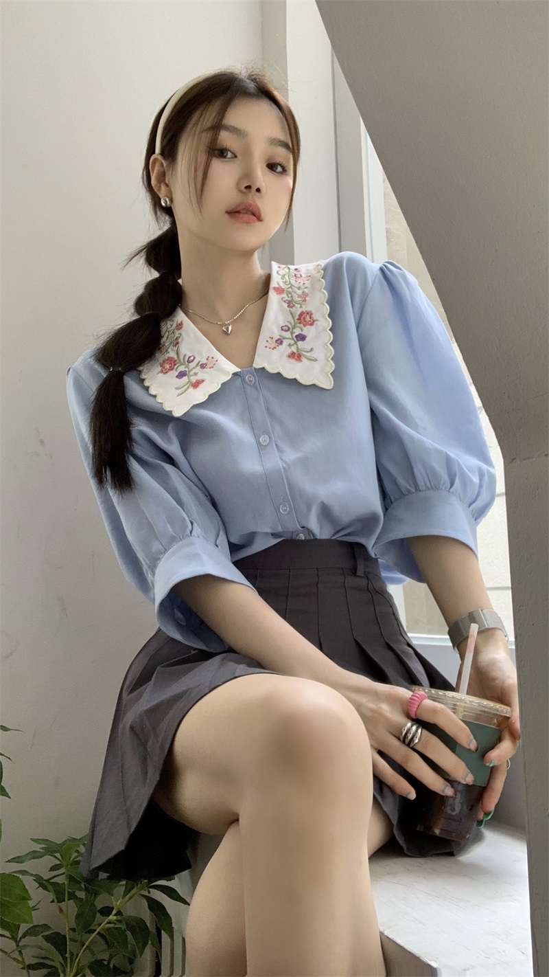 Real shot real price Korean version loose and thin embroidered doll neck bubble sleeve shirt versatile student temperament top