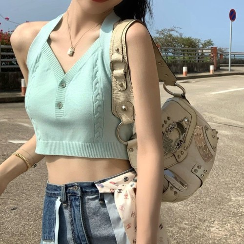 A forget / super sweet Taiwanese girl! One second fried dough twist knitted waistcoat with cold white lining and suspender top