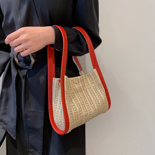 Straw hand bag women's  new Korean version spring contrast color simple leisure woven One Shoulder Messenger small square bag