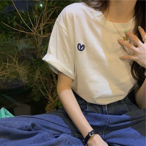 White short sleeve T-shirt women's summer 2022 new embroidery simple design loose bottomed Shirt Top