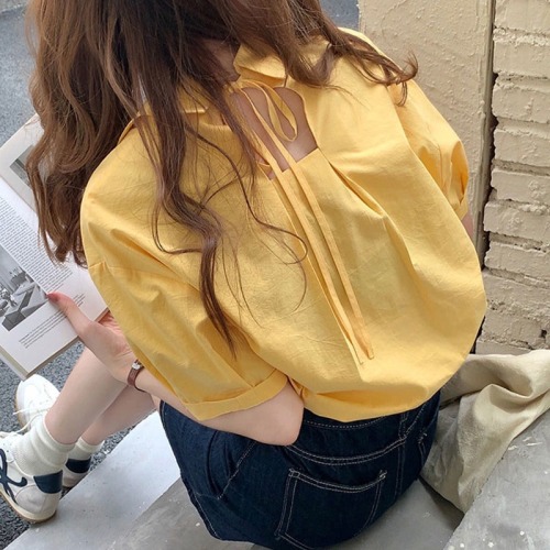 Short sleeved open back shirt girl goose yellow heart design feeling back lace up hollowed out cream yellow shirt