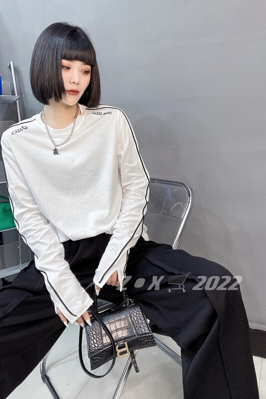 [left embroidery] Korean loose fashion long sleeve T-shirt 7168# Cl