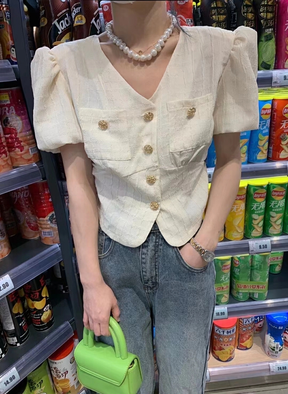 New in early summer! [show] V-neck bubble sleeve fashion shirt 88239# ozq