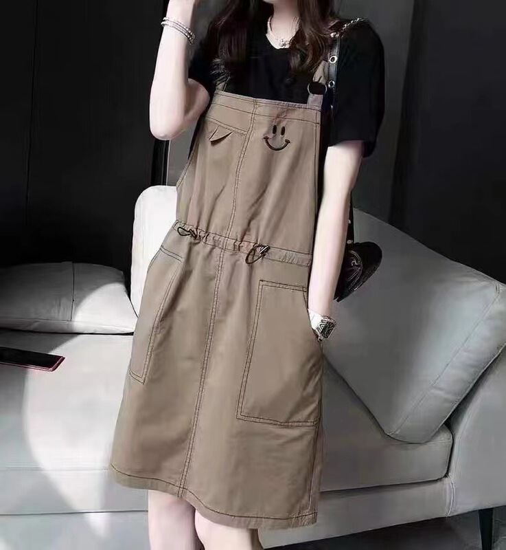 New in early summer! [UUS] Korean loose short sleeve T-shirt + smiling face embroidered suspender skirt set 221853# zyh