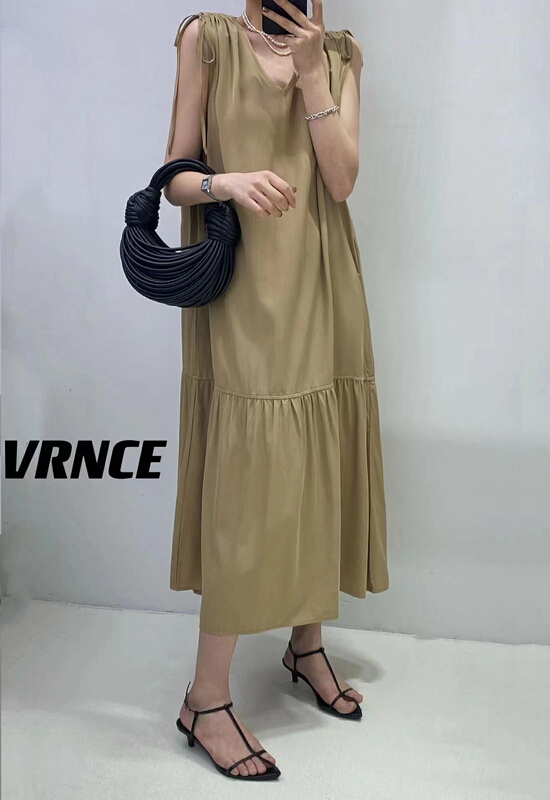 New in early summer! [Vince] design sense sleeveless V-neck slim dress 5169# XYJ