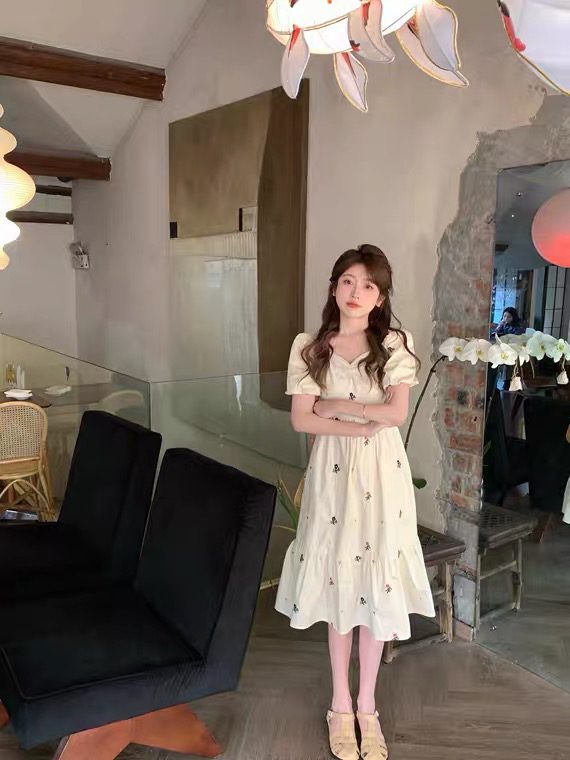 [L.L studio] 2022 new gentle wind floral embroidery dress 77113# PCZ