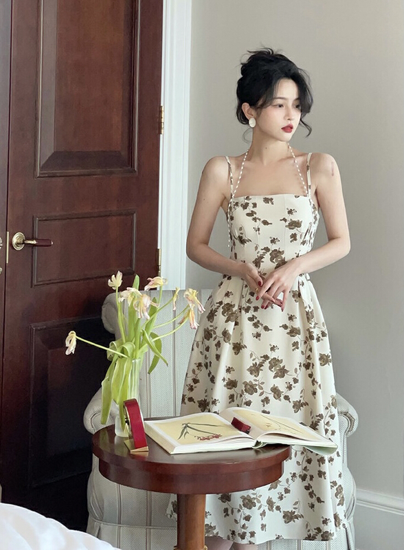 New in early summer! [savage] French retro waist with thin stitched pearl chain tea break temperament floral suspender dress e6968# WPL