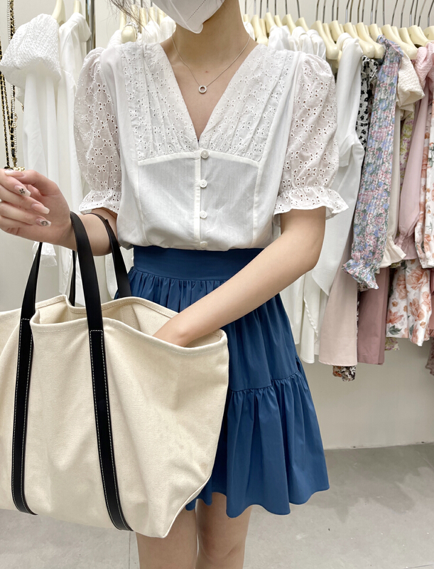 New in early summer! [uone] fresh temperament stitched embroidered blouse 97313# LSL