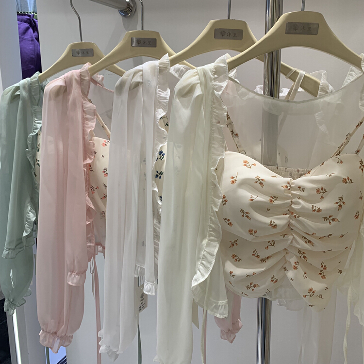 New in early summer! [Muri] fashion simple blouse + floral suspender vest two-piece suit 60704# HBx