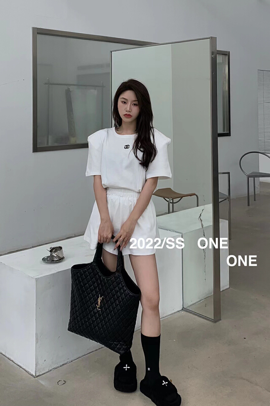 New in early summer! [one] Korean alphabet embroidered short sleeved T-shirt + casual versatile Shorts Set 18151# ozq