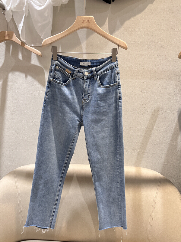 【RJ1980】韓版顯瘦小直筒牛仔褲  2c63221#  ZYH