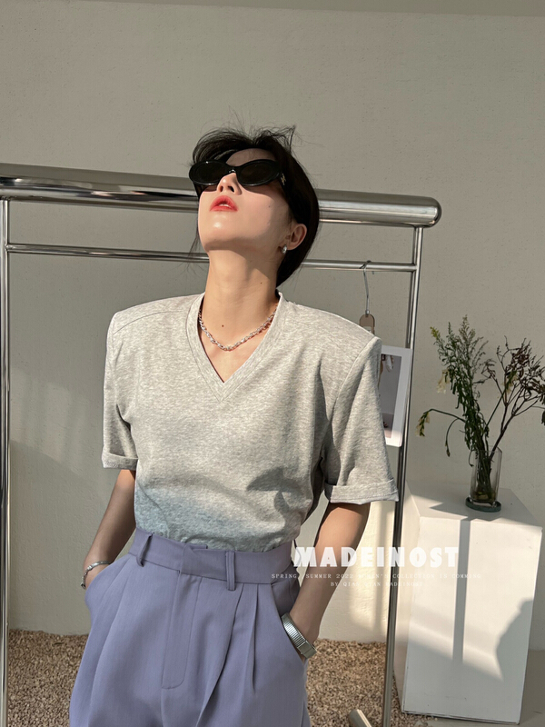 New year in early spring! [OSHA madeinost] minimalist shoulder pad solid V-neck short sleeve T-shirt 86181# ll