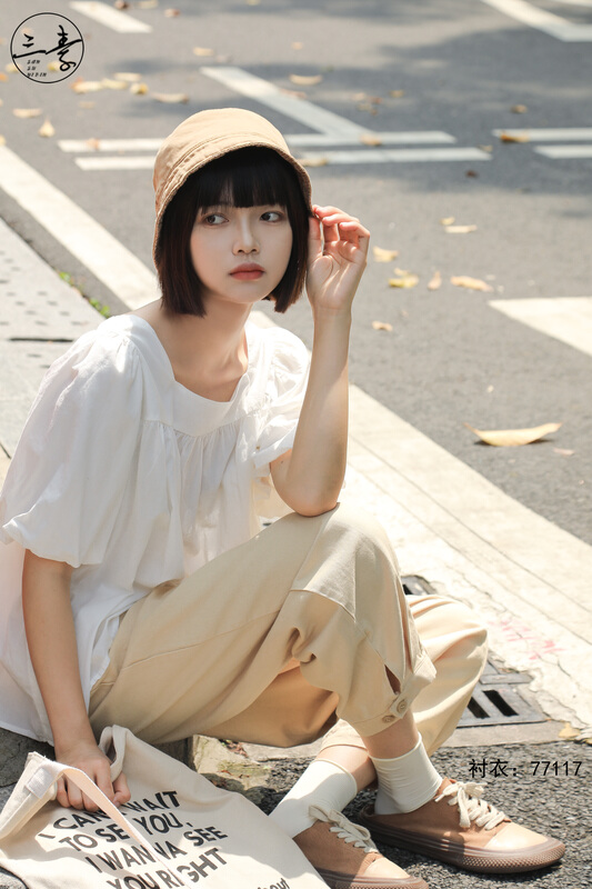New in early summer! [original three element clothes] simple temperament square neck commuter shirt 77117# XYJ