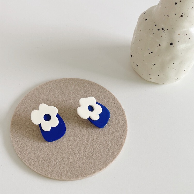 [inside] Korean style simple and versatile contrast Flower Design Earrings r5261# zxl