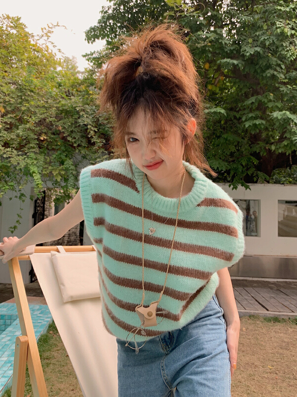 New year in early spring! [timely rain] Han Feng ins cotton candy Plush contrast stripe knitted round neck vest 75958# YYW