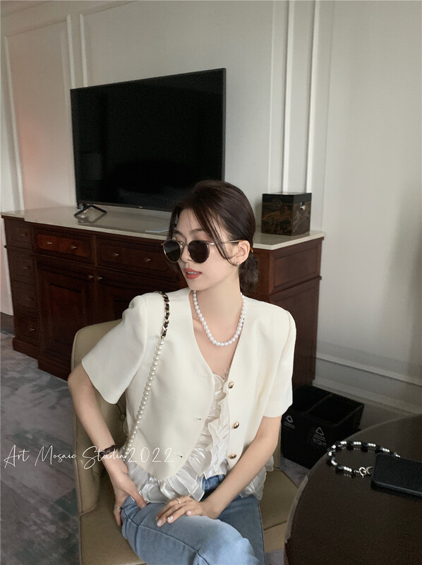 New in early summer! [retain] Korean V-neck wood ear design short sleeved shirt 226083# WPL