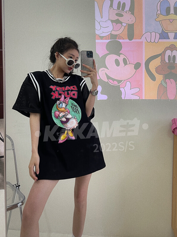 New in early summer! [kakamee] three dimensional spray painting Daisy Duck splicing net fake two large short sleeve T-shirts 3911# LSL