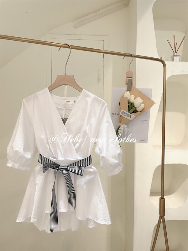 In early summer! [Hebe] V-neck bubble sleeve fashion shirt (with belt) 9958\xyj