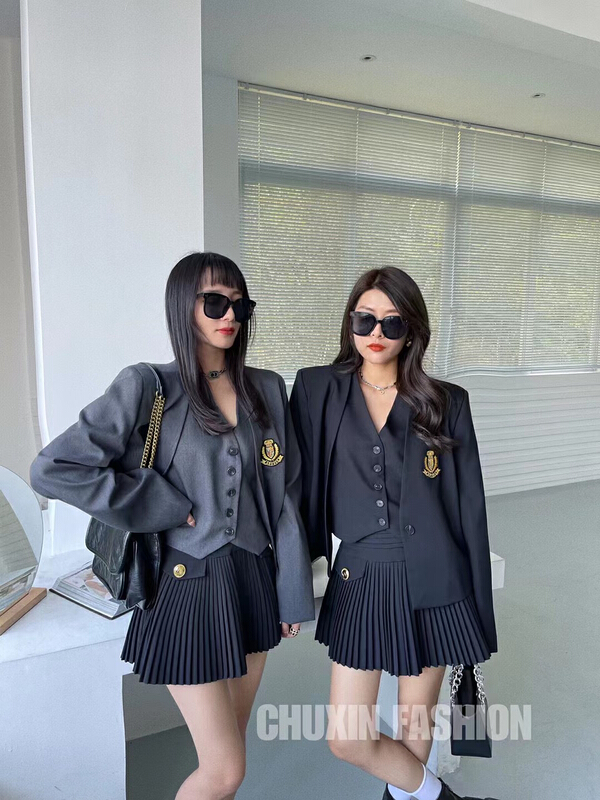 New year in early spring! [c.x Chuxin] Fashion College style short coat + simple and versatile age reducing vest suit k768# WTT