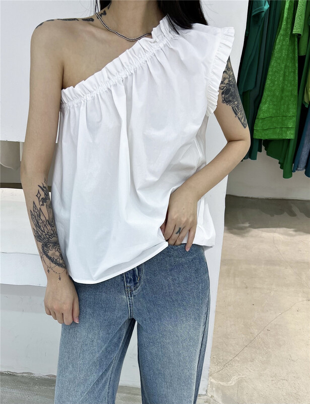 New in early summer! [VI. Liu Liu] fashionable one shoulder vest / sling with fungus edge 60230c# zxx