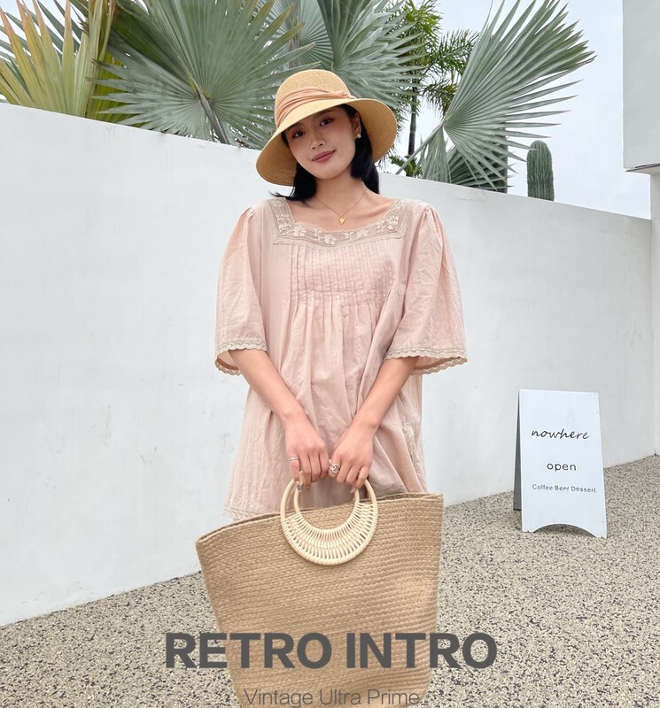 [Rin] Korean lady embroidered Square Neck blouse r21111# cqw