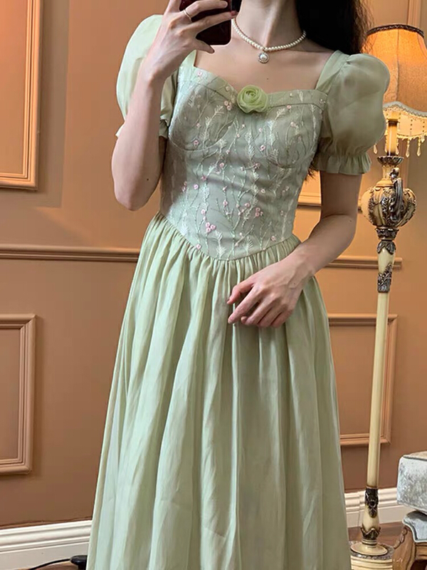 New in early summer! [Yingying new clothes] French waist closing stitched embroidered bubble sleeve slim dress (non detachable corsage) 7221# Cl