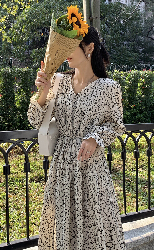 New year in early spring! [context sense] broken flower white side split dress (with waist rope) mnc900# CLS