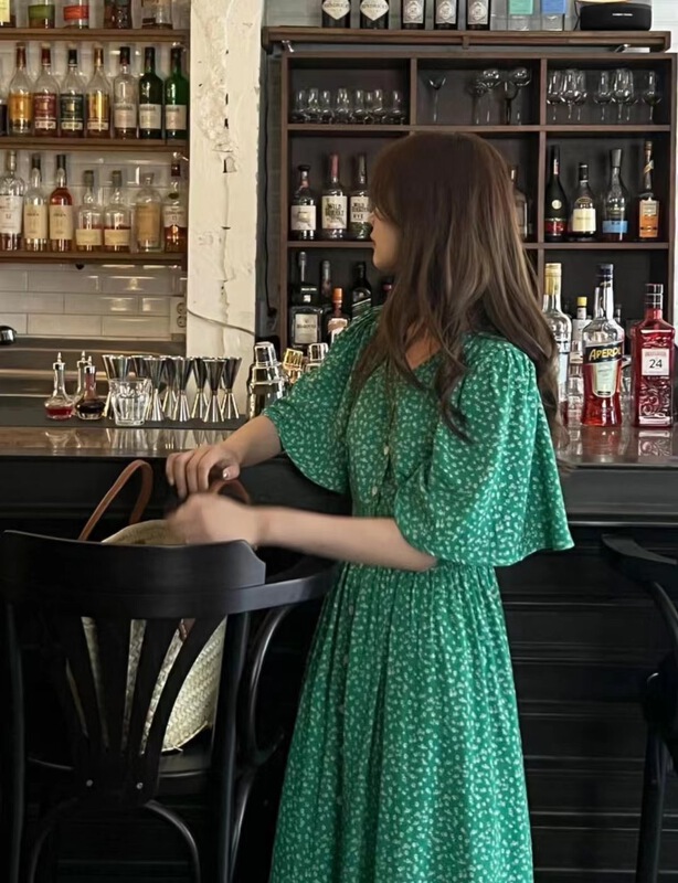 New in early summer! [sugar offices] small fresh V-neck floral dress 1126# HBx