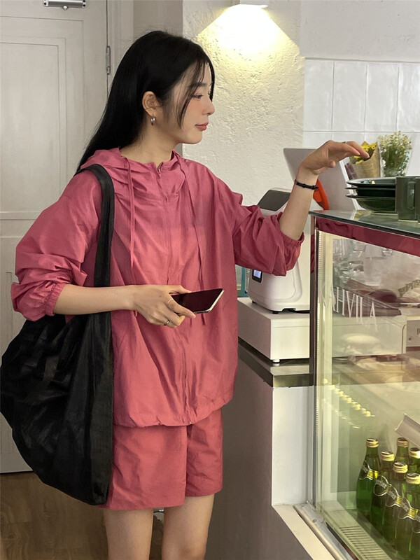 goods in stock! New in early summer! [clean space] Korean version versatile solid color hooded sunscreen shirt 31262# CLS