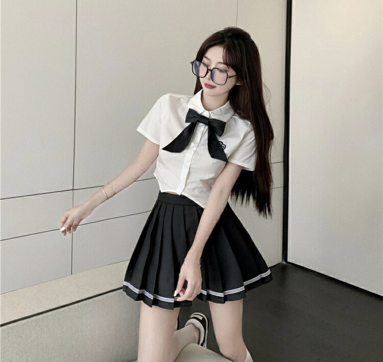 [fan fan] fashion Han Fan short shirt + pleated age reducing Skirt Set (with Brooch) 5678# JJ