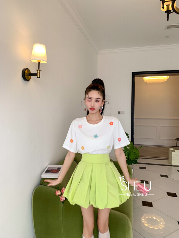New in early summer! [she u] niche three-dimensional flower round neck short sleeve T-shirt c50213# cqw
