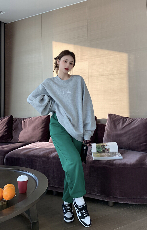 The original price is 95.88! New year in early spring! [11An] simple and fun flocking loose fitting sweater a6159# LSL