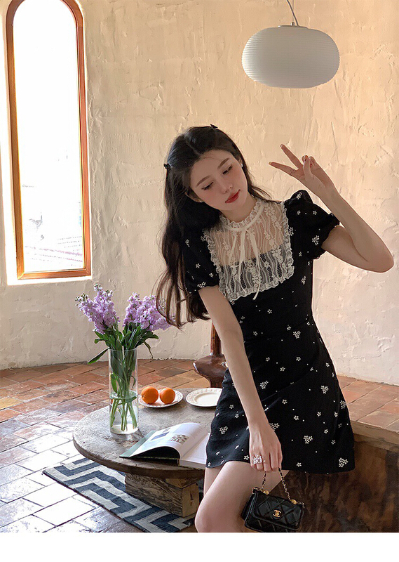 [x · h studio] lace stitching tea break French Retro Black broken flowers gentle and advanced Hepburn style small black dress 1207# ozq