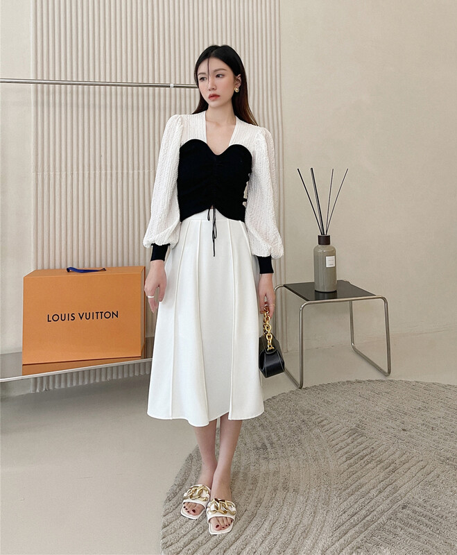 New year in early spring! [Hanna inclusive] personalized fashion black and white stitched bubble sleeve T-shirt 6373# XJ