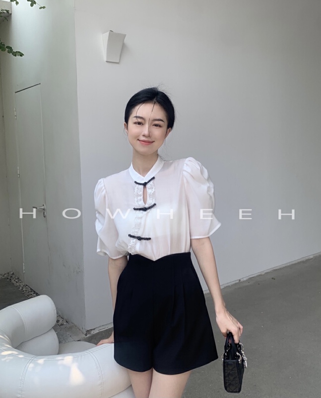 [Xiu Xixi] retro Chinese style pearl buckle bubble sleeve lace edge shirt 9102# zxx