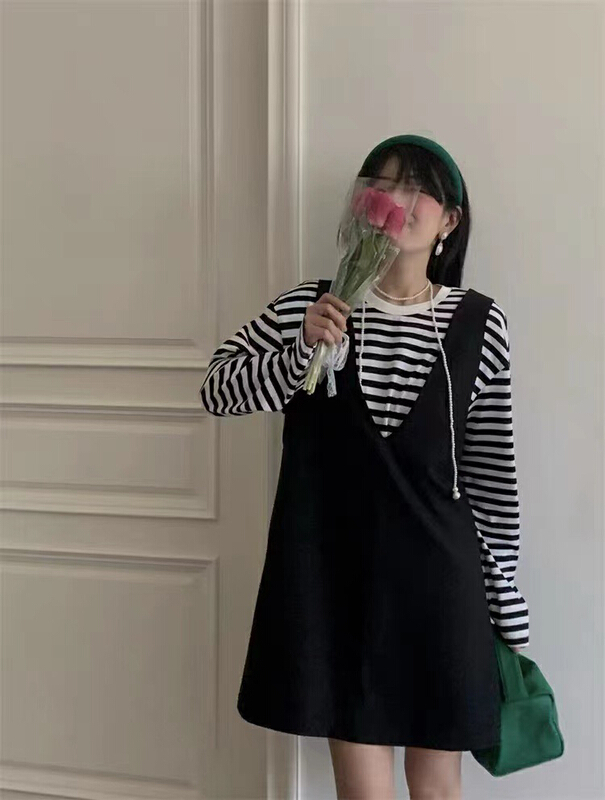 [mi ni] stripe round neck long sleeved sunscreen shirt + V-neck age reducing suspender skirt set 1041# PCZ
