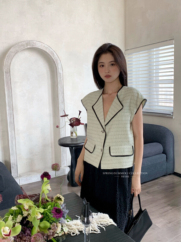 New in early summer! [neihe] large V-neck design, shoulder pad, Mingji line vest 22228# zxx