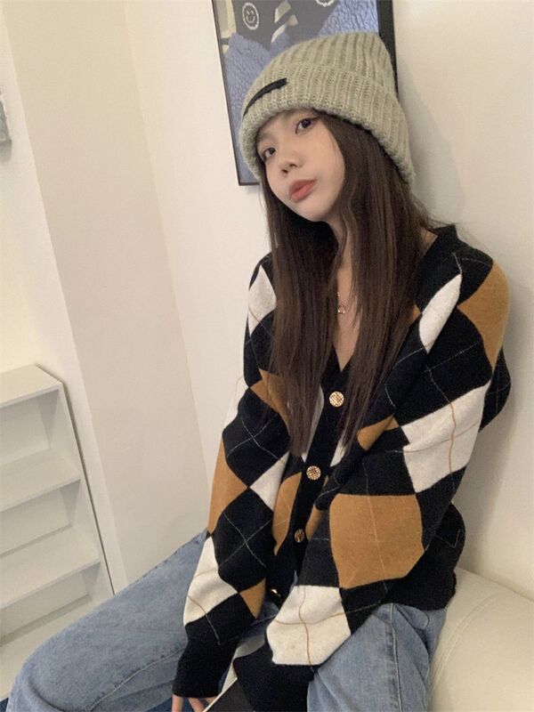 [timely rain] Han Feng ins Vintage Lingge contrast color, loose and thin, versatile V-neck thick warm sweater vv319# YYW