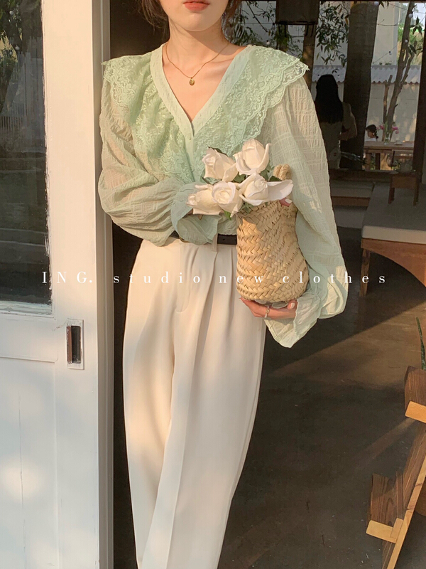 New in early summer! [ing] small fresh and sweet temperament V-neck Ruffle lace shirt 6891# ZSY