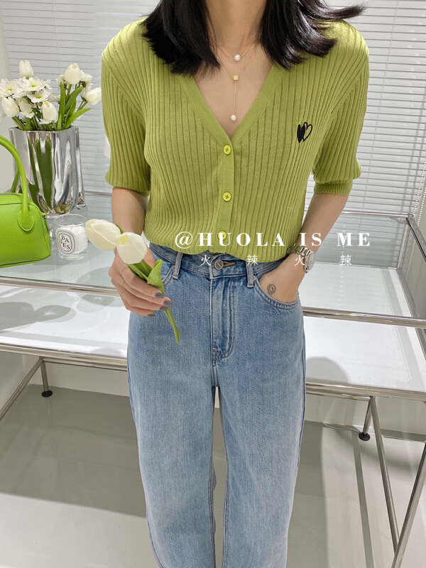 【火辣HUOLA IS ME】V領愛心刺繡溫柔短袖T恤  3150#  CQW