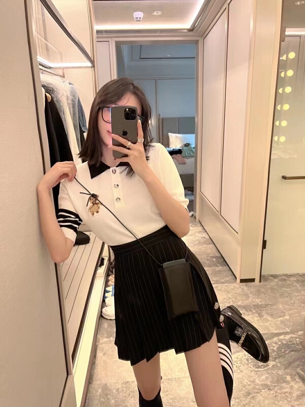 New in early summer! [pan] fashion versatile sweater + striped skirt two piece suit 00298# PCZ
