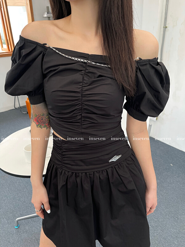 New in early summer! [inseven] court style square collar, one line collar, sexy collarbone leakage blouse 27130# ozq