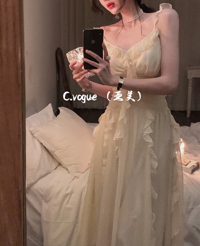 【C.VOGUE】法式溫柔木耳邊收腰氣質吊帶連衣裙  28500#  PCZ