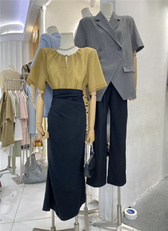 goods in stock! [big center] design sense front cross medium length skirt 2215# zxx