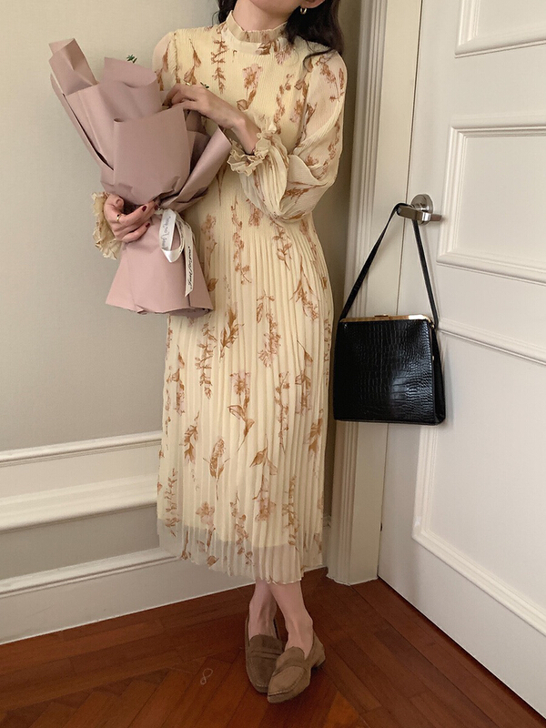 New year in early spring! [timely rain] Han Feng ins sweet temperament pleated waist thin floral dress 76112# YYW